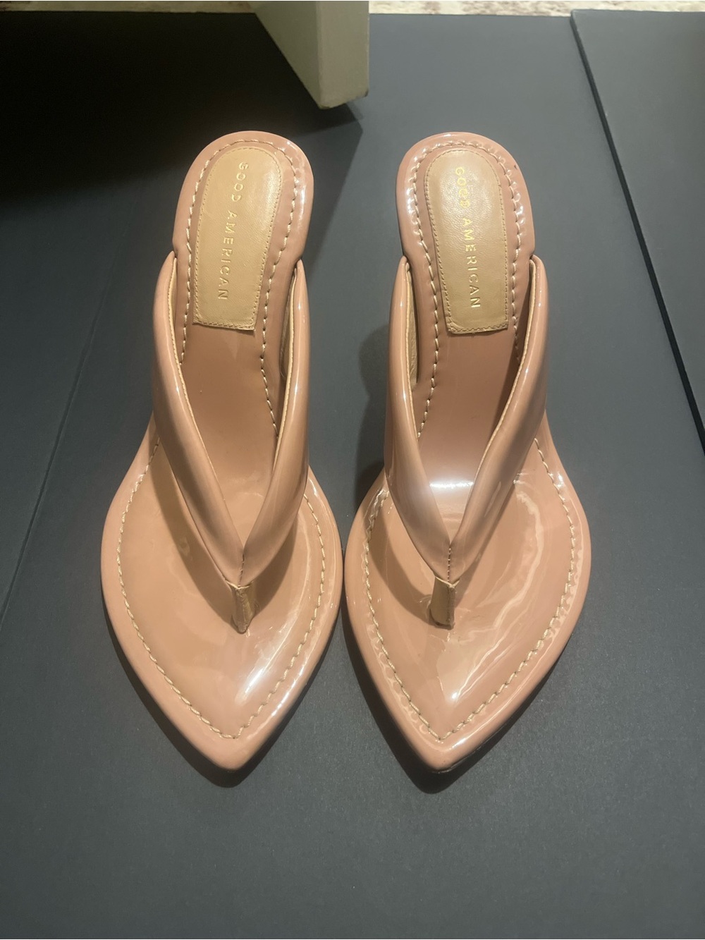 Good American pink dusty Patent cinder f—— rella Thong wedge heel sz 9.5